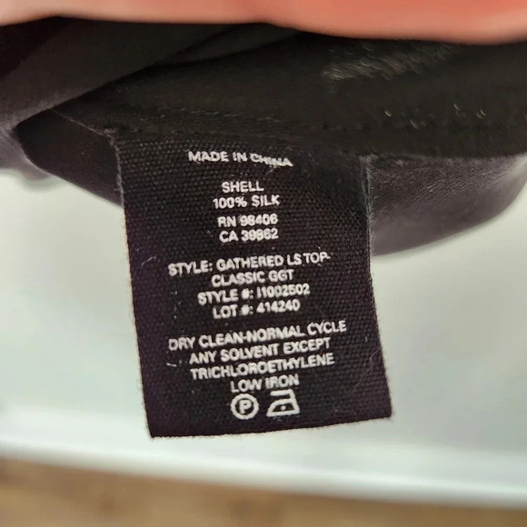 Theory 100% Silk Gathered Slit Neck Black Tie Front Blouse Size Small - Picture 8 of 10